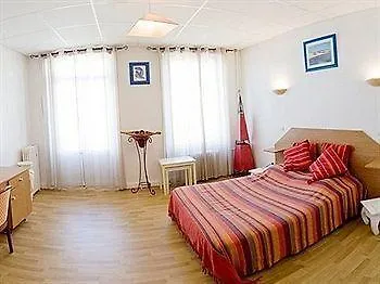 Les Colombes Hotel *